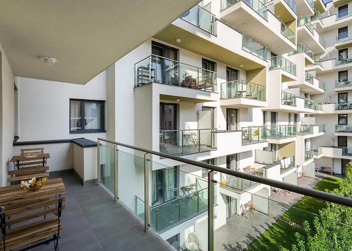 Navy Angel Apartment With Balcony