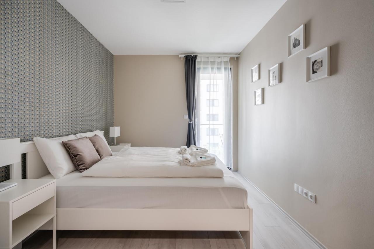 Navy Angel With Balcony Apartment Budapest